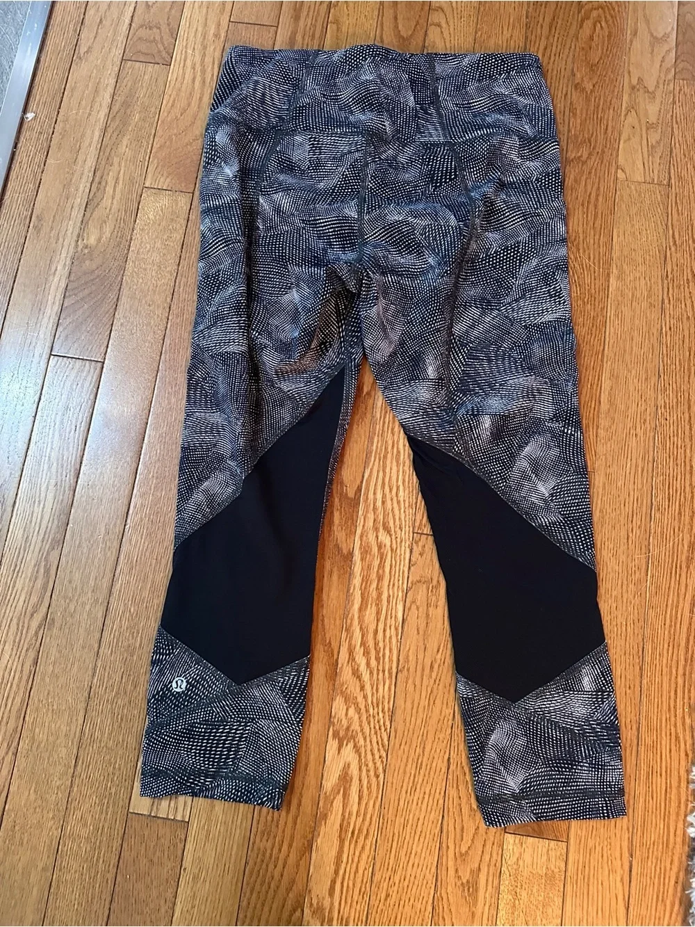 LULULEMON Black & Gray Patterned High-Waist Capri Leggings - Picture 2 of 6